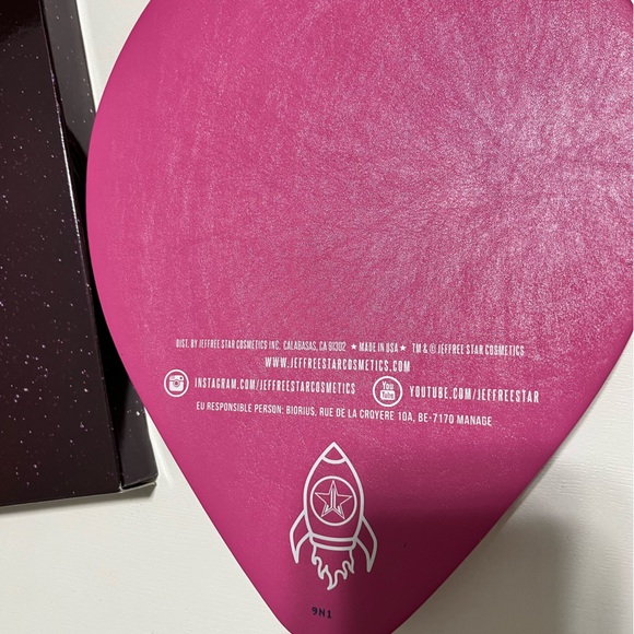 Jeffree Star Alien Eyeshadow Palette - Picture 2 of 8